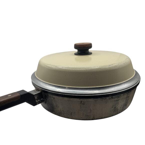 Kitchen Fair 12” Skillet w/ Lid Beige Enamel, Wood Handle, Made in USA (Vintage) - Picture 3 of 7